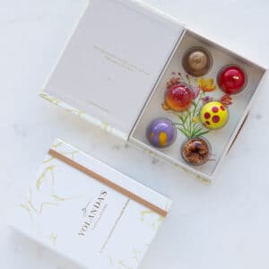 6 bonbons box with Flower Illustration